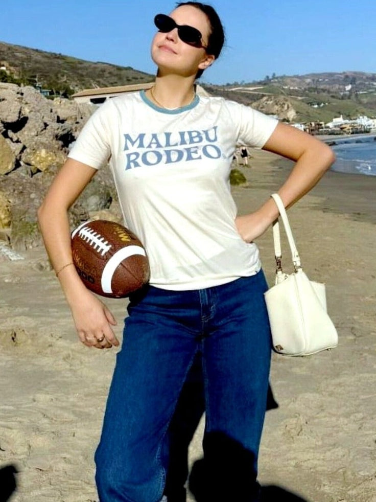 Bailee Madison 8.5 x 11 Candid Color Photograph Art Print Photo Picture Collectibles:Photographic Images:Photographs Style Your Walls